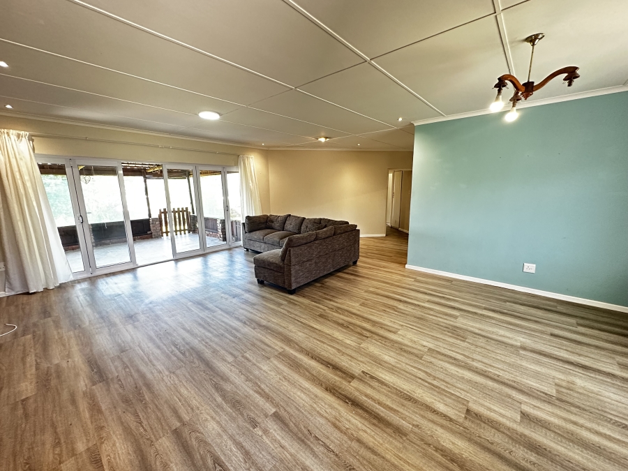 To Let 4 Bedroom Property for Rent in Winterstrand Eastern Cape